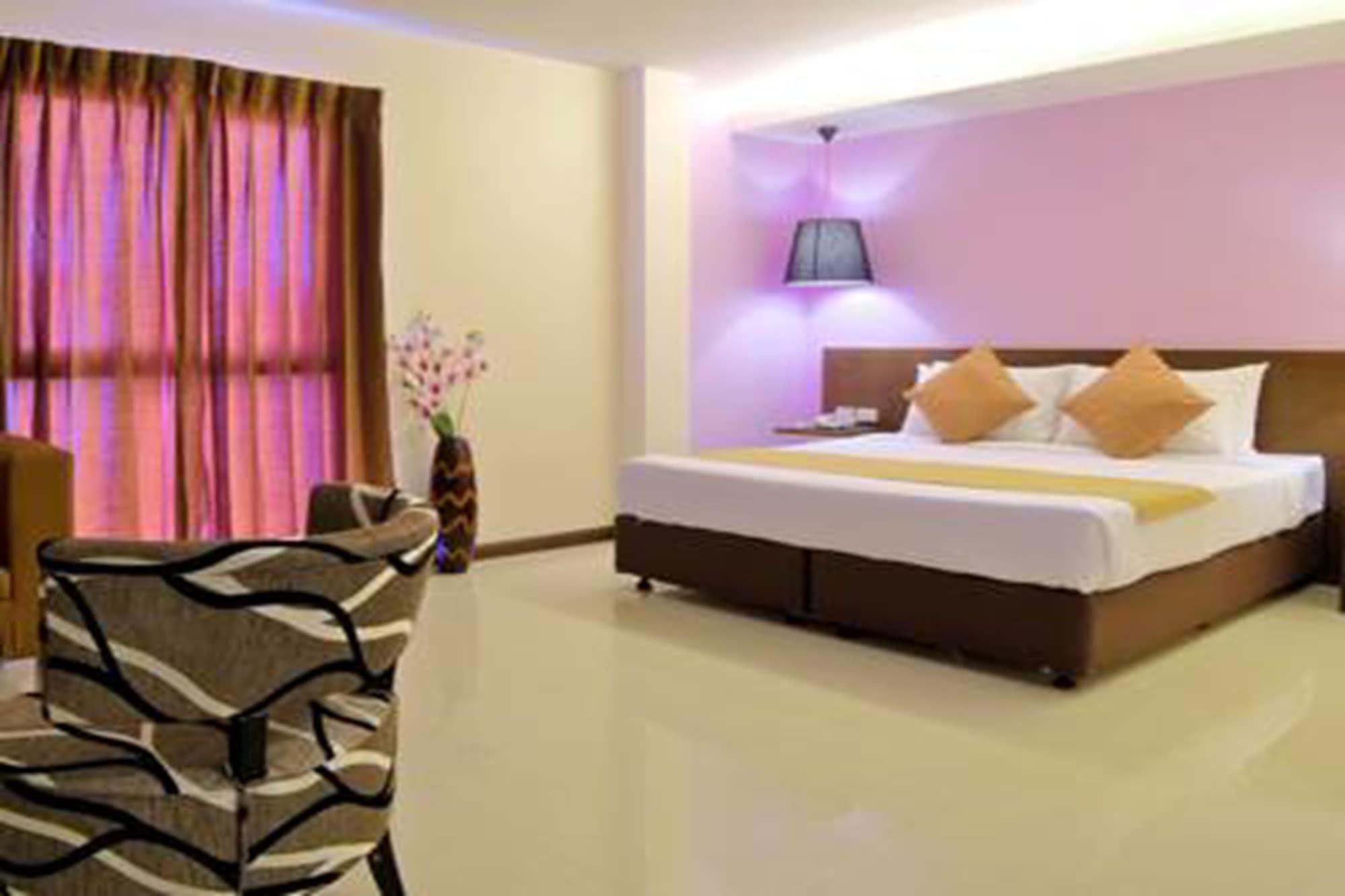 Grand Alpine Hotel Bangkok Zewnętrze zdjęcie
