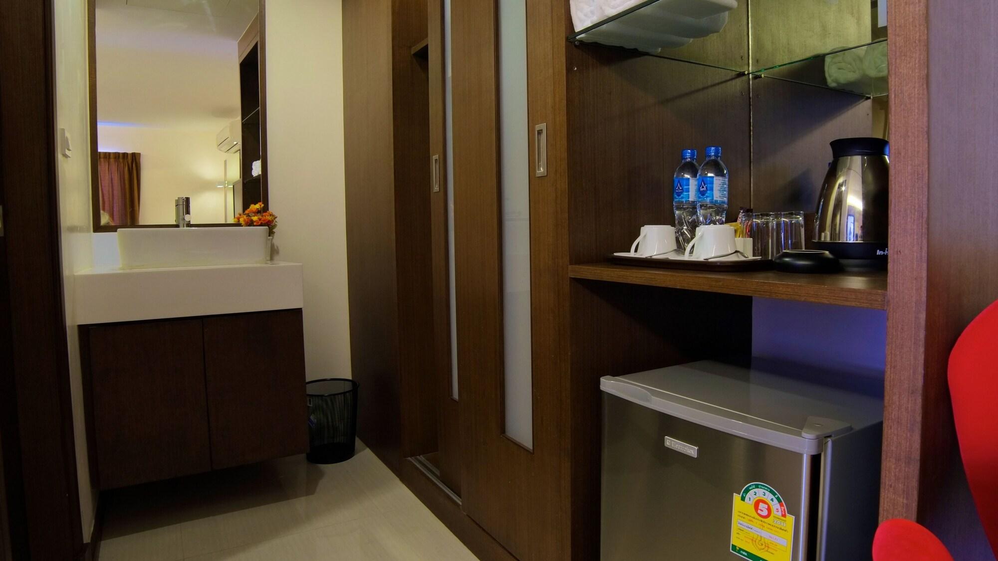 Grand Alpine Hotel Bangkok Zewnętrze zdjęcie