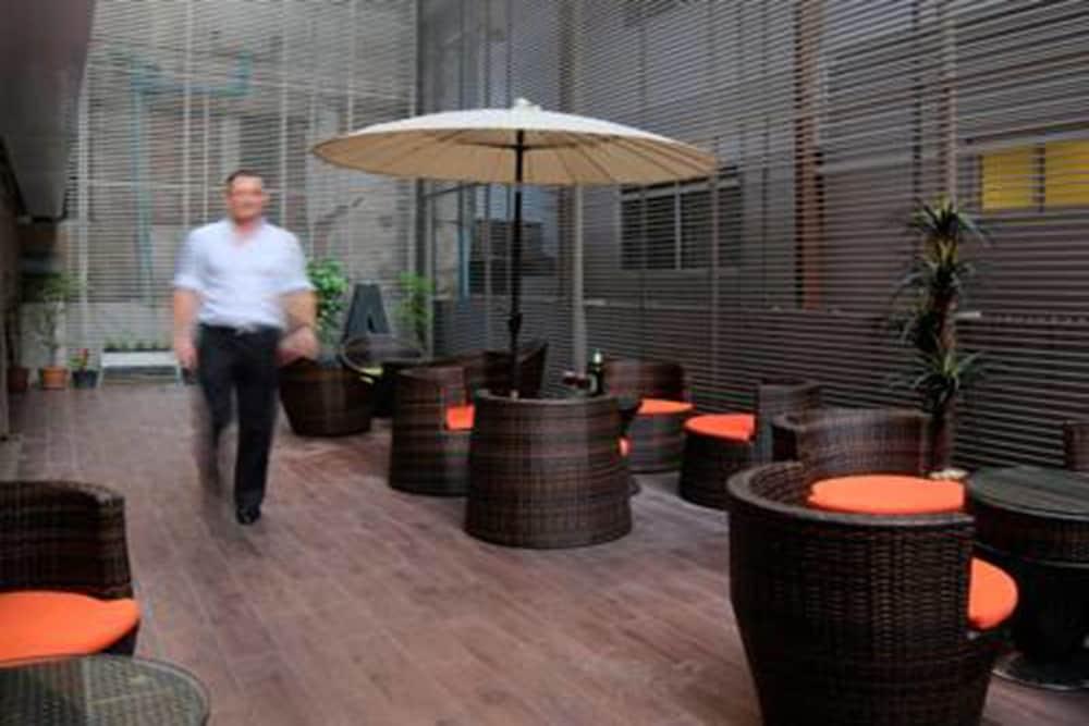 Grand Alpine Hotel Bangkok Zewnętrze zdjęcie