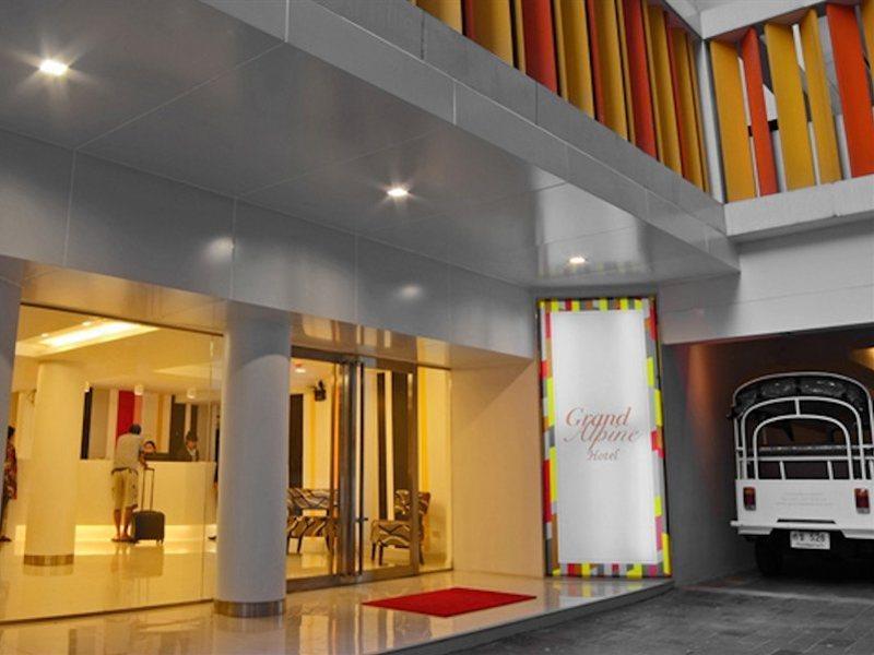 Grand Alpine Hotel Bangkok Zewnętrze zdjęcie