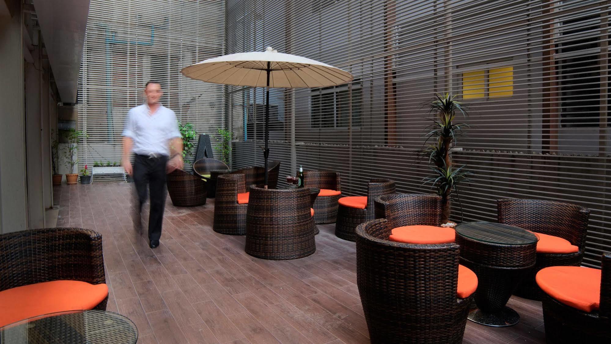 Grand Alpine Hotel Bangkok Zewnętrze zdjęcie
