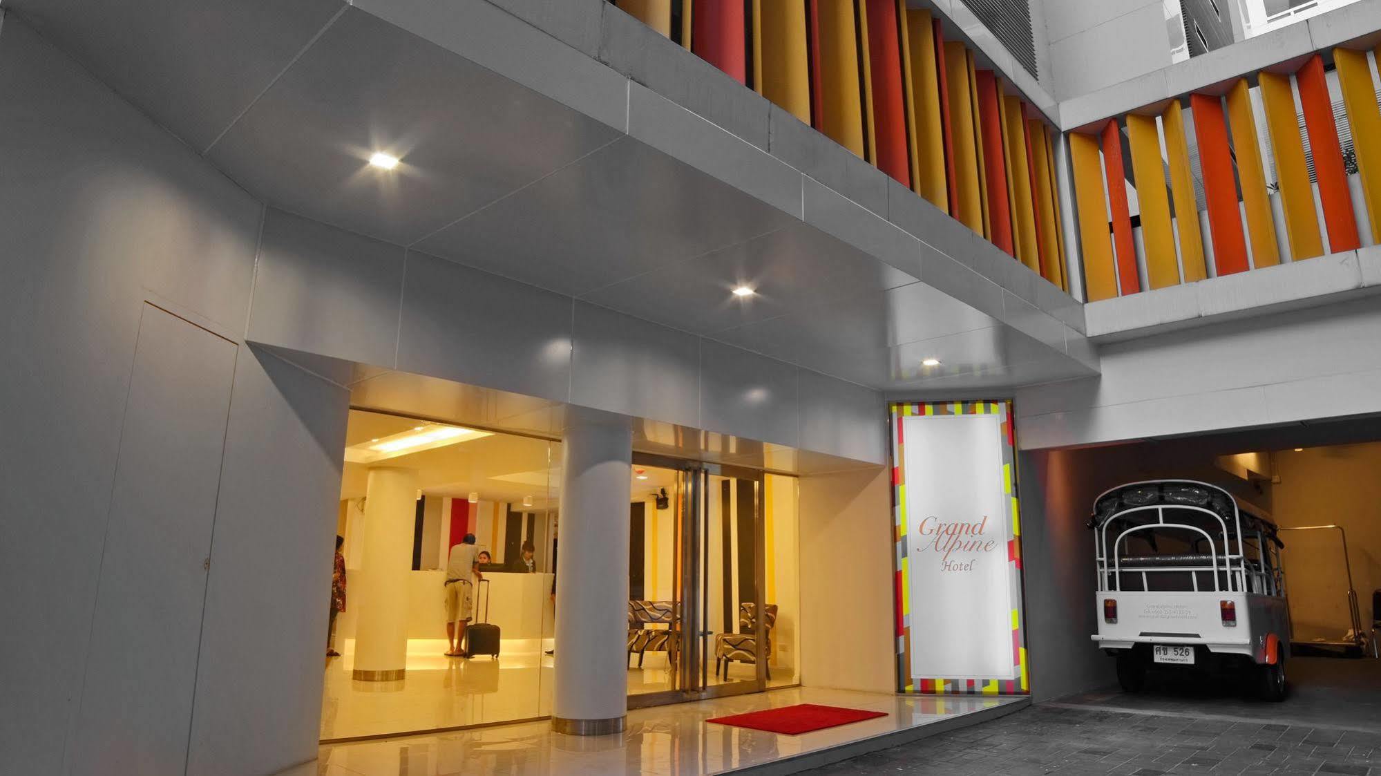 Grand Alpine Hotel Bangkok Zewnętrze zdjęcie